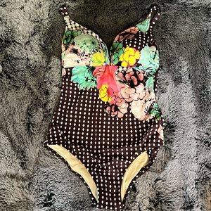 One peace swimming suit